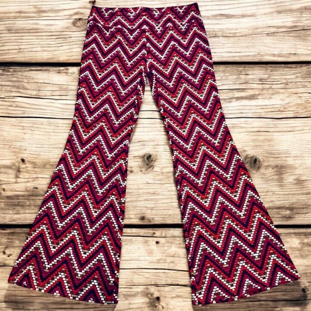 NWT No Boundaries S Red Black Chevron High Rise Pull On Stretch Flare Pants - Picture 9 of 12